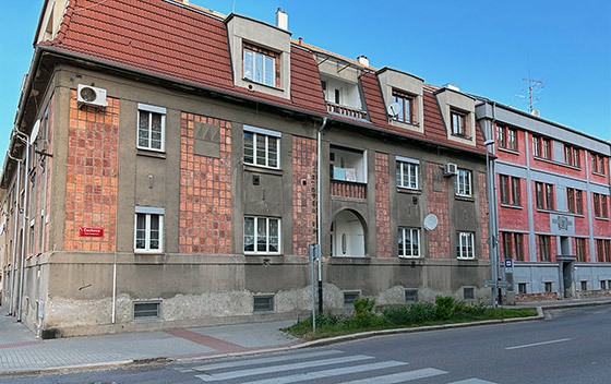 Rodinný dům před zateplením a renovací fasády